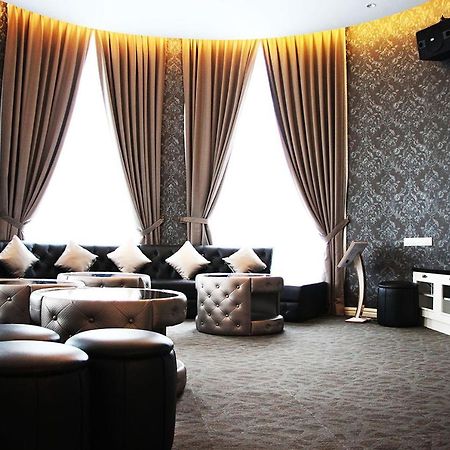 Casa Bianca Hotel Kluang Buitenkant foto