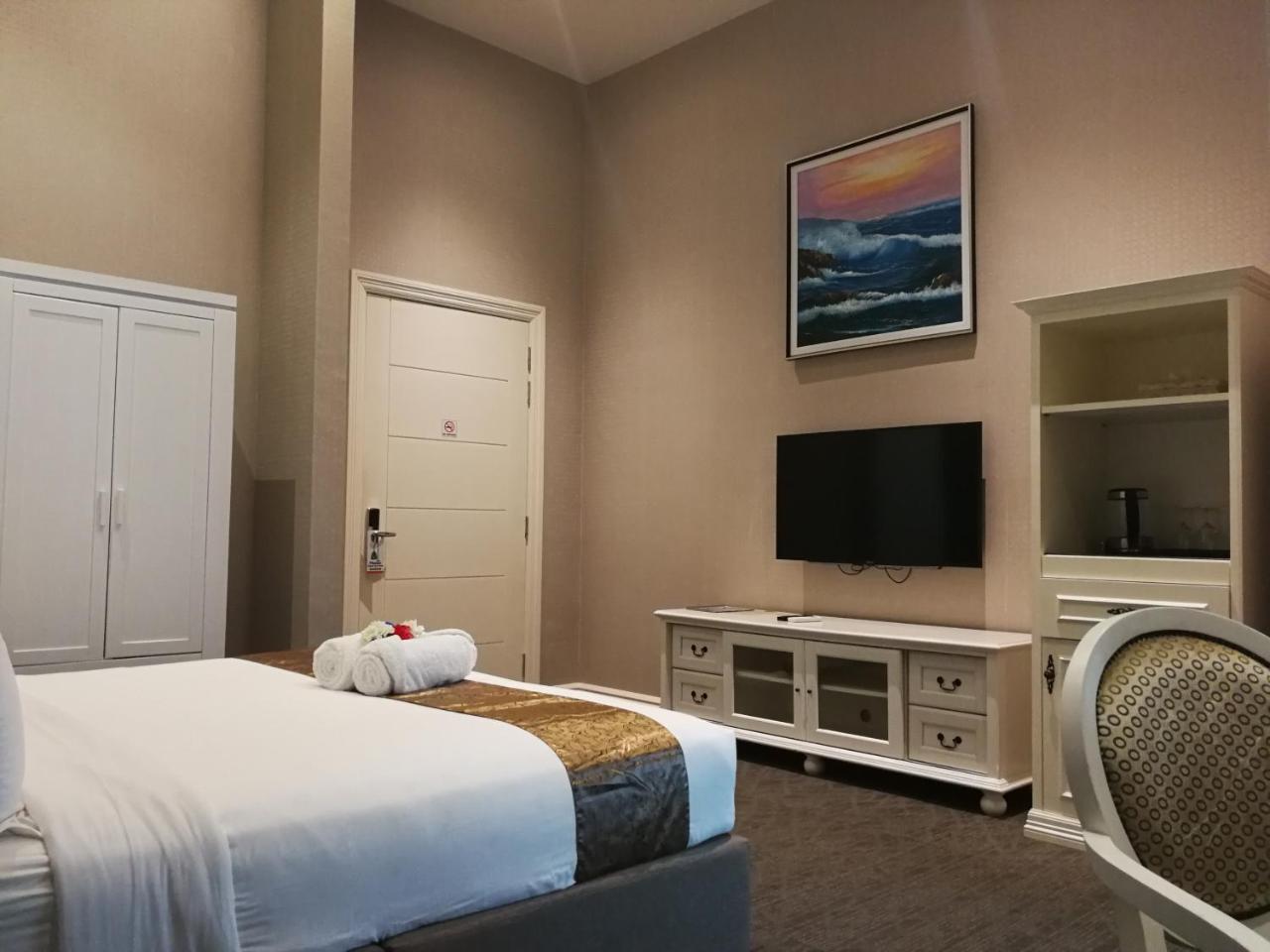 Casa Bianca Hotel Kluang Buitenkant foto