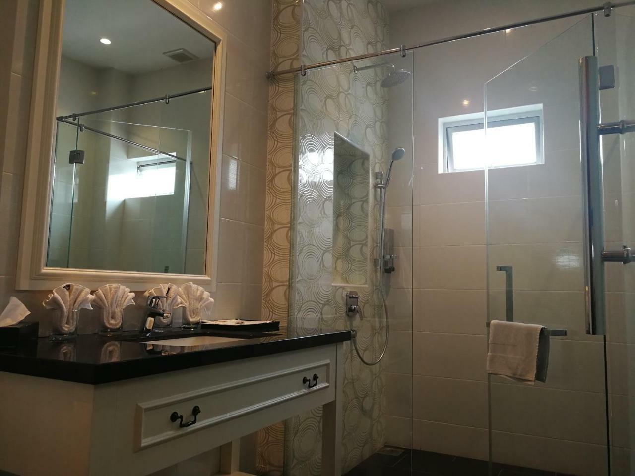 Casa Bianca Hotel Kluang Buitenkant foto