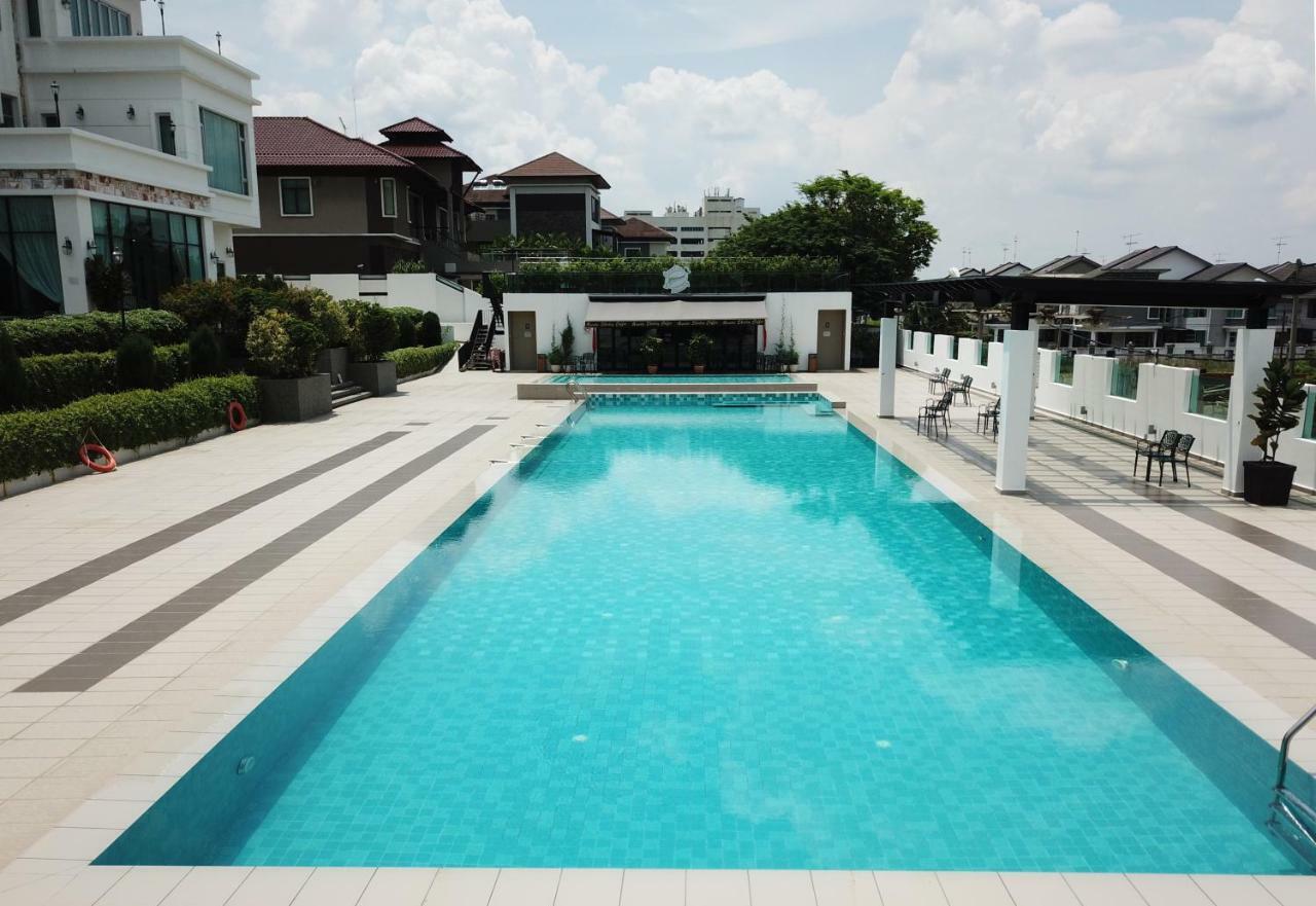 Casa Bianca Hotel Kluang Buitenkant foto