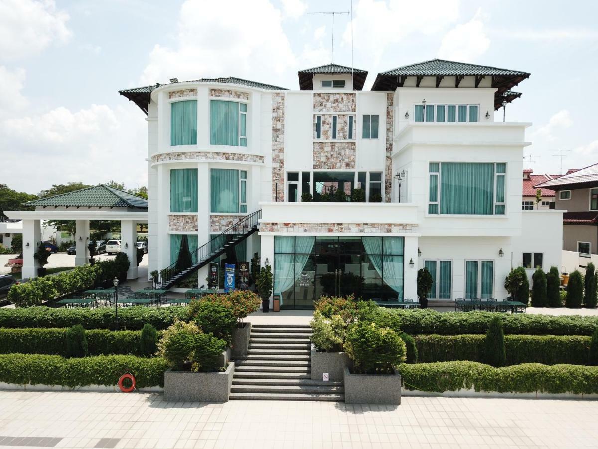 Casa Bianca Hotel Kluang Buitenkant foto