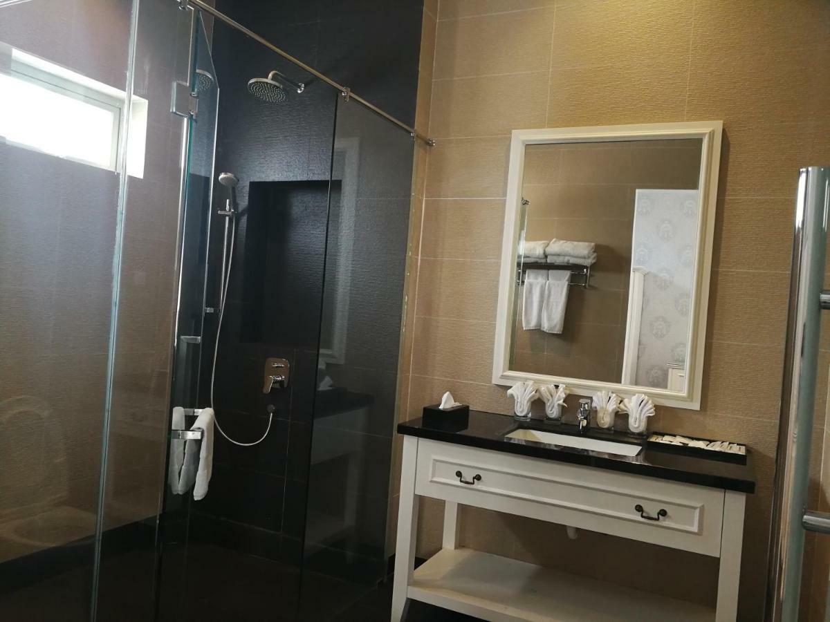 Casa Bianca Hotel Kluang Buitenkant foto